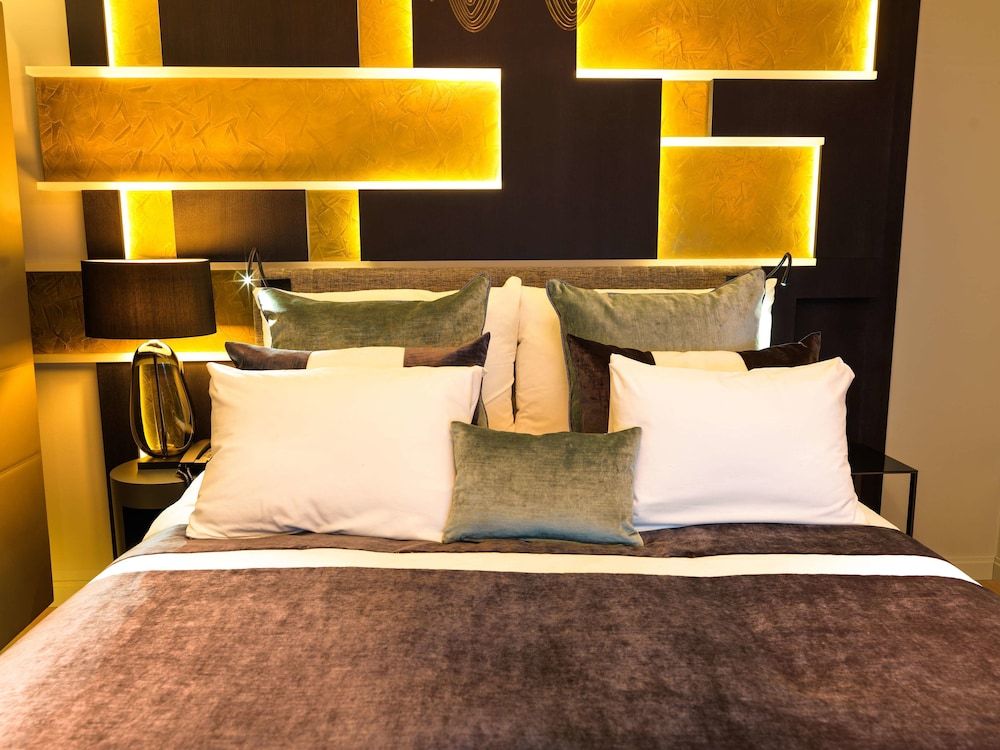 undefined THE THIEF 4