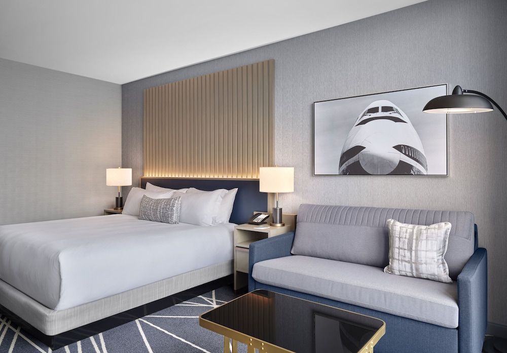 Premium Room, 1 King Bed, Mobility Accessible (Roll-In Shower)