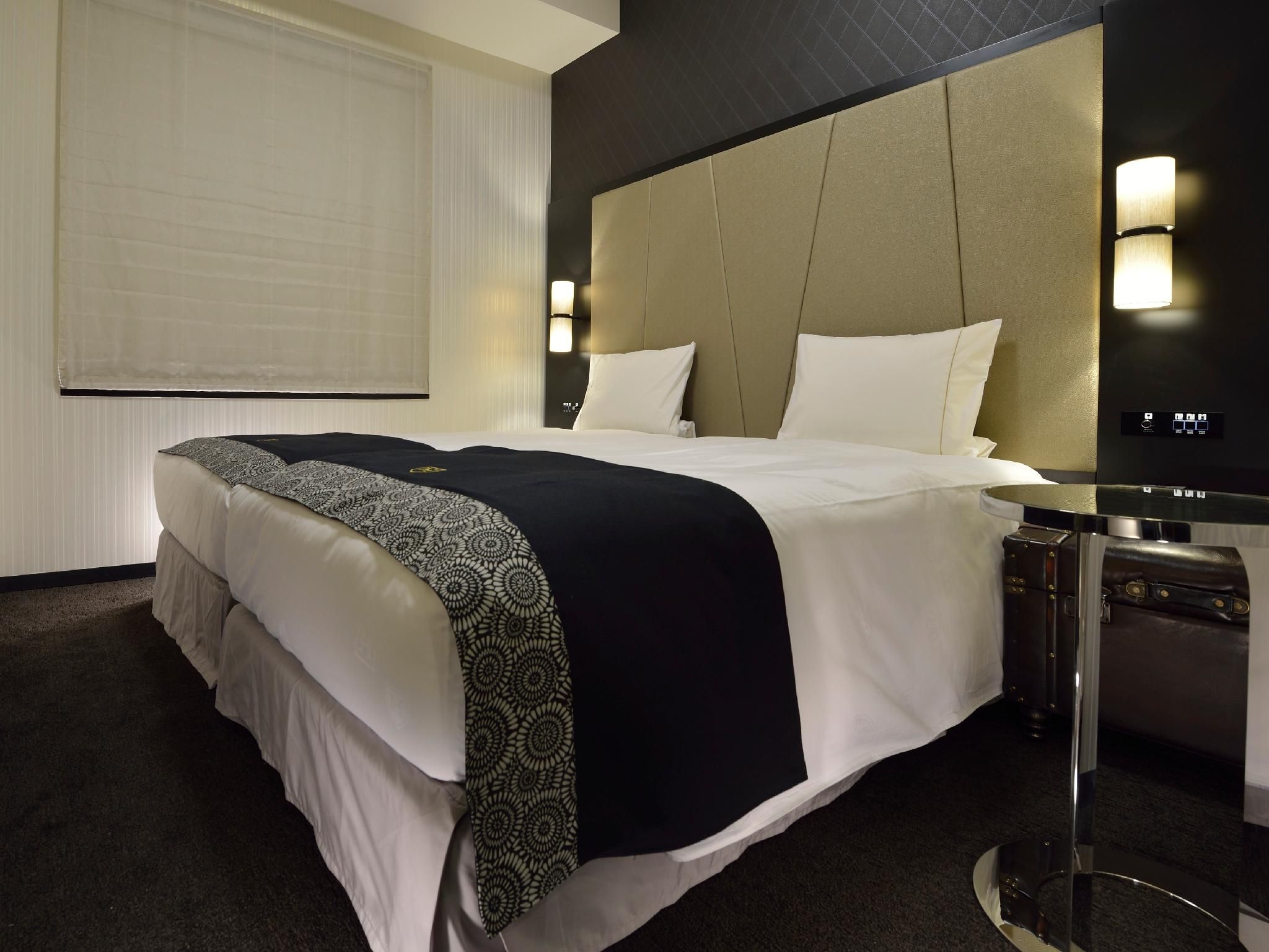 Premium Hollywood Twin Room - Non-Smoking, Without Transit Area