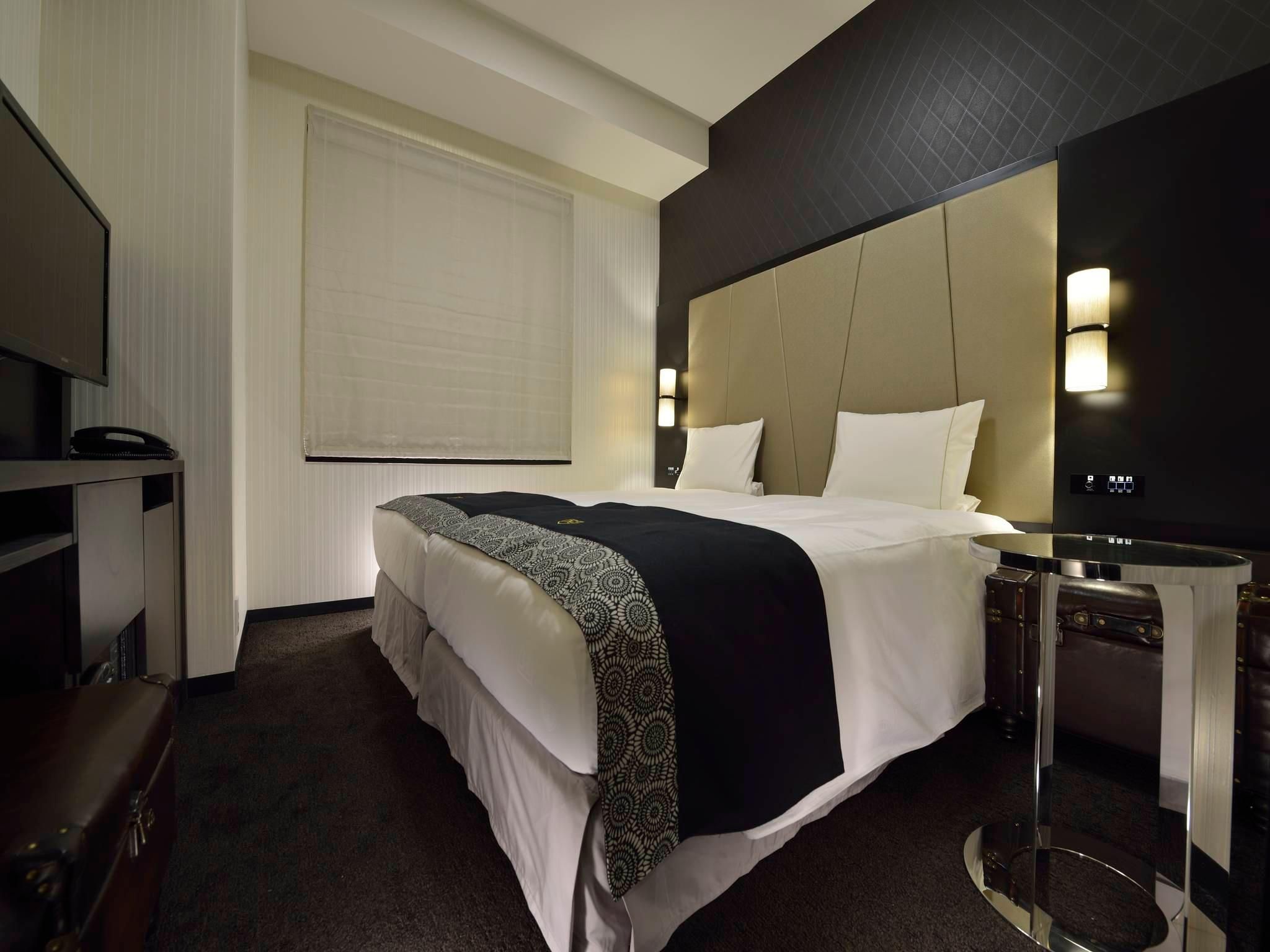 Premium Hollywood Twin Room - Non-Smoking, Without Transit Area