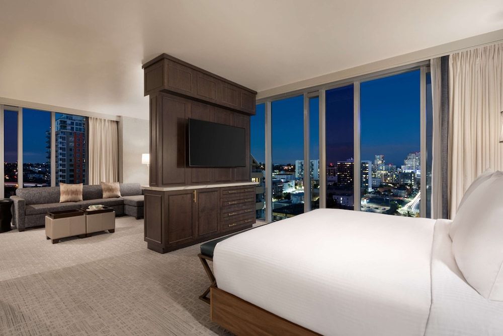 Junior Suite, 1 King Bed, City View