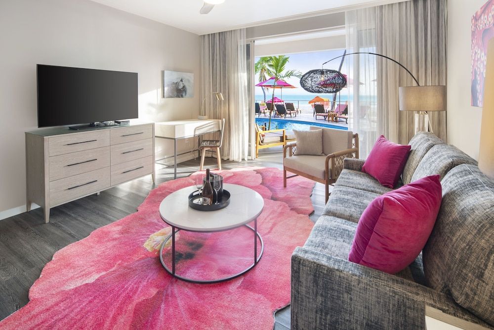 Junior Suite (Luxury, Swim Up)