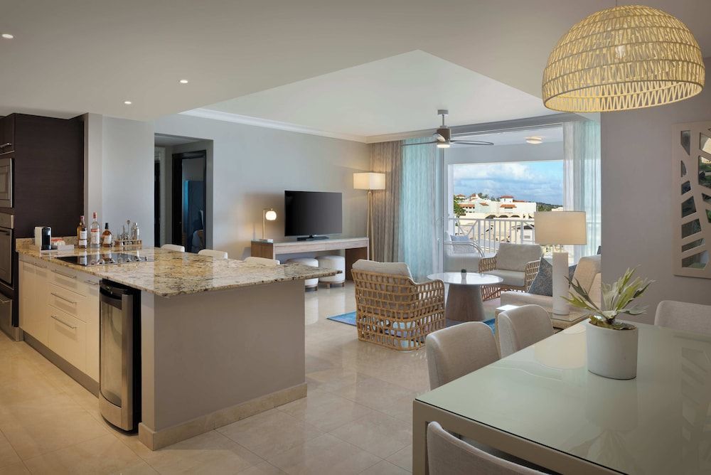 Luxury Suite, 2 Bedrooms, Bay View (Concierge)