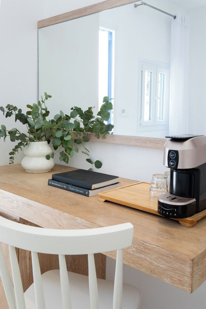 Acrogiali Beachfront Hotel Deluxe Double or Twin Room, Garden View 10