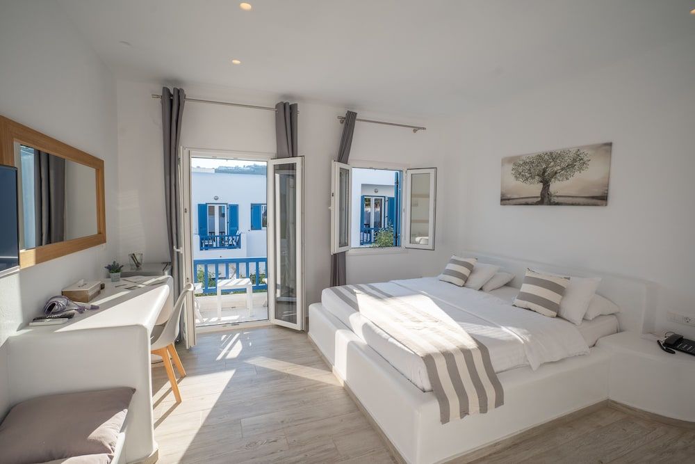 Acrogiali Beachfront Hotel Deluxe Double or Twin Room, Garden View 2