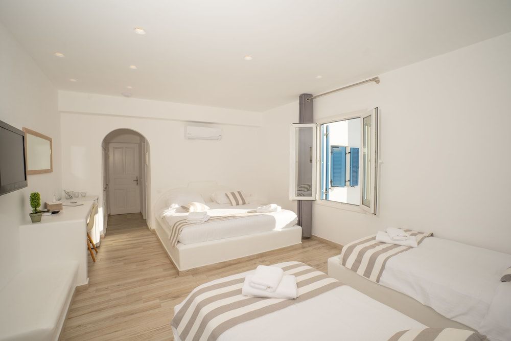 Acrogiali Beachfront Hotel