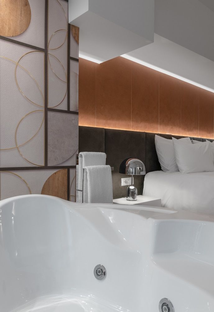 Elia Ermou Athens Hotel Junior Suite, Jetted Tub 4