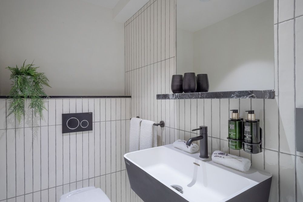 undefined The Level at the Melia White House 7