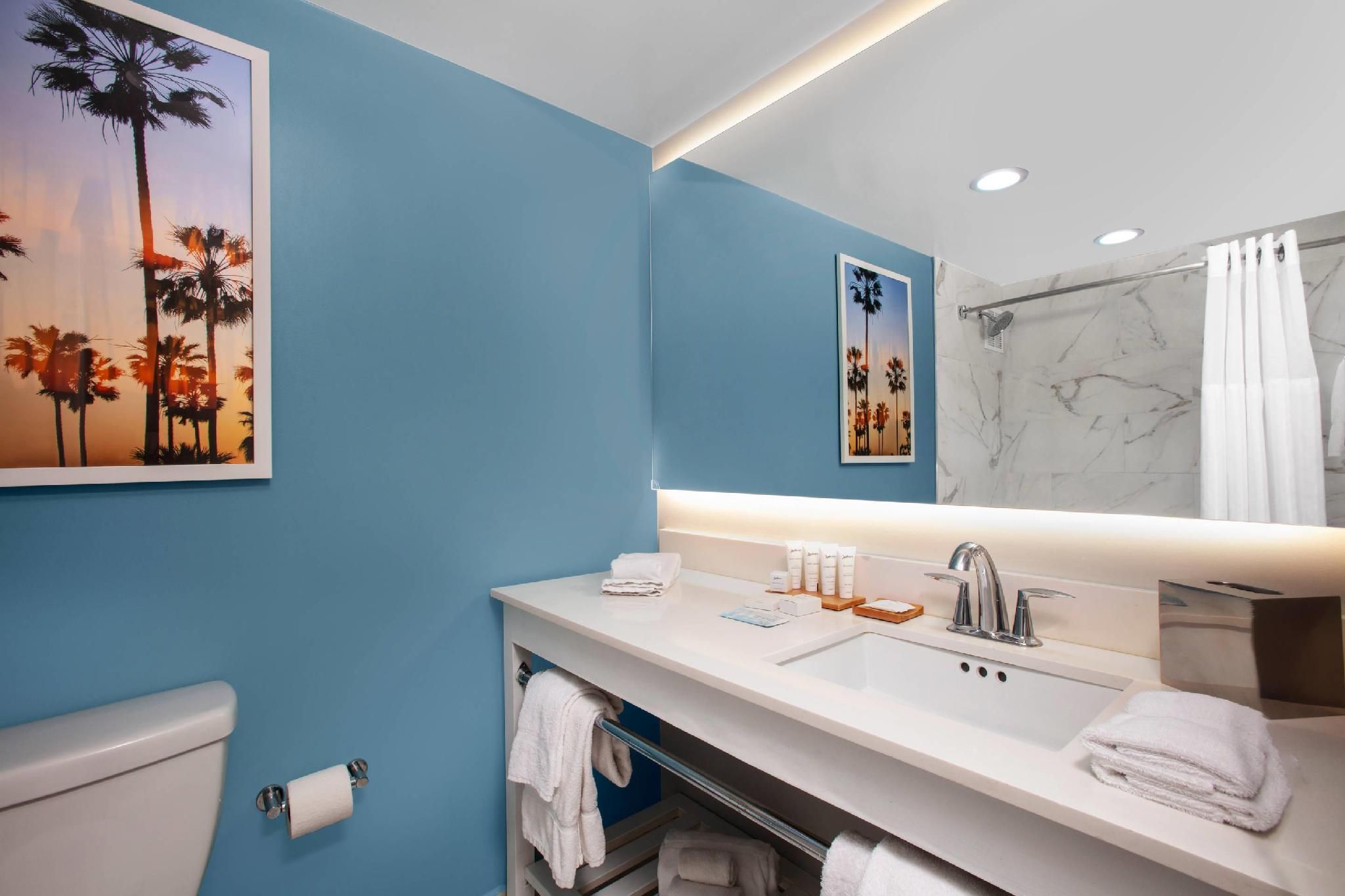 undefined Radisson Resort Miami Beach 5