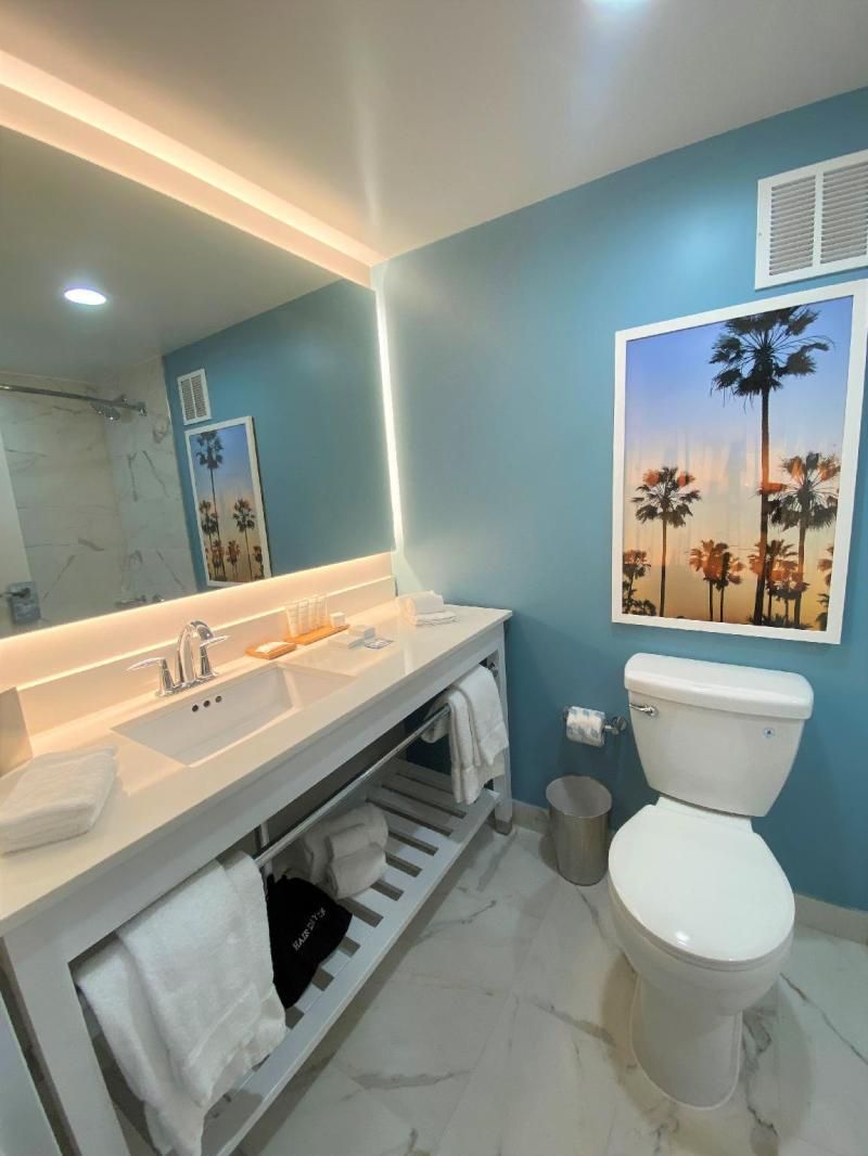 undefined Radisson Resort Miami Beach 8