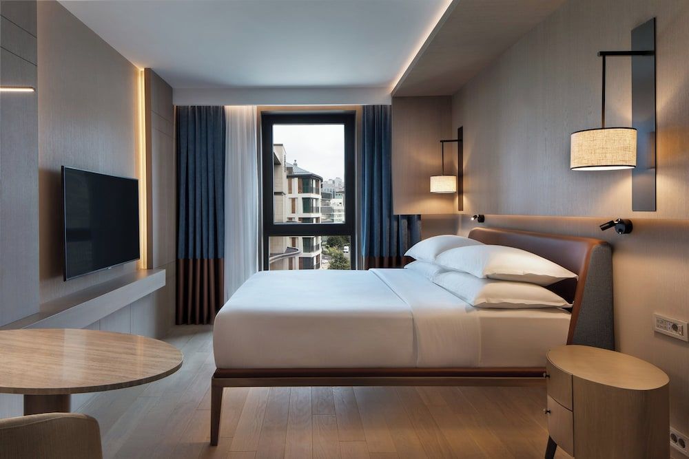 Sheraton Istanbul City Center Deluxe Room, 1 King Bed 2