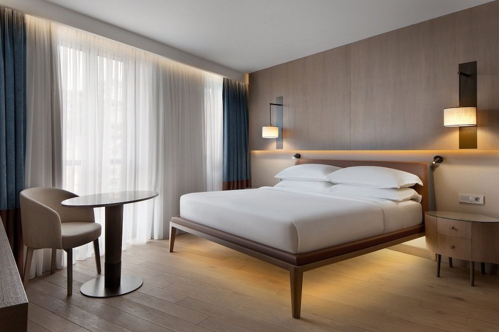 Executive Suite, 1 King Bed with Sofa bed