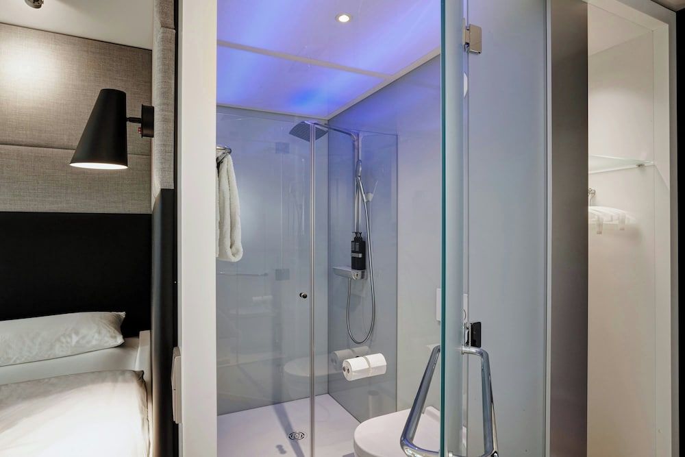 citizenM Amstel Amsterdam Room, 1 King Bed 6