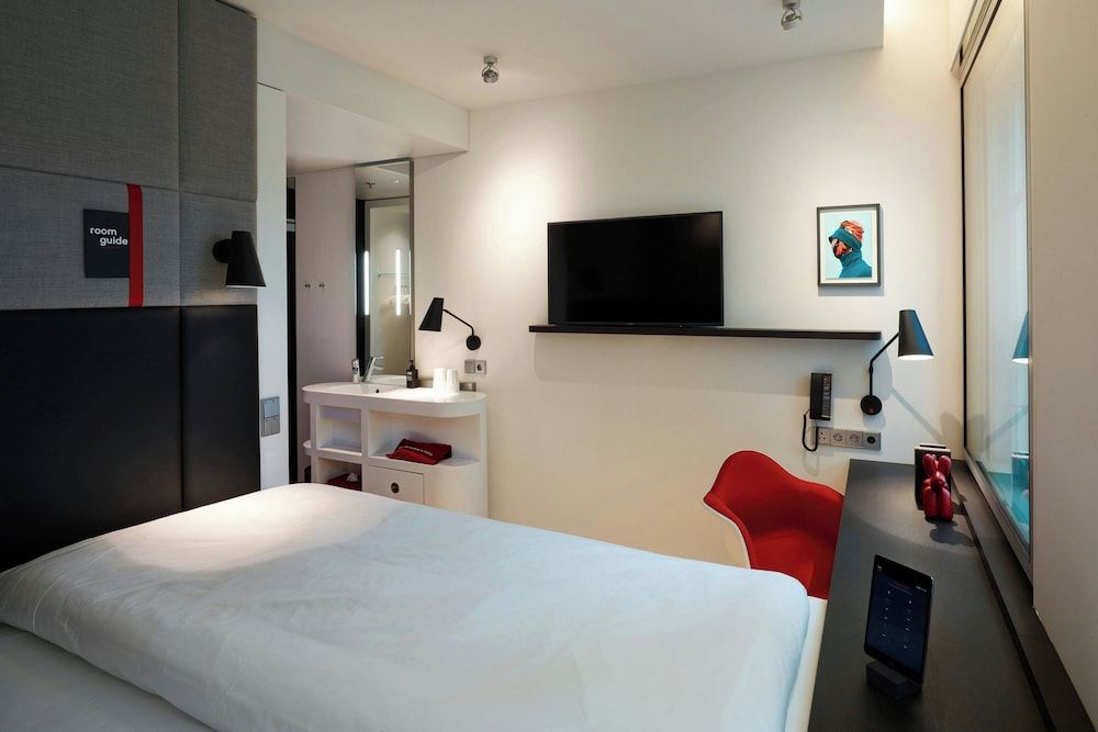 citizenM Amstel Amsterdam Room, 1 King Bed 11