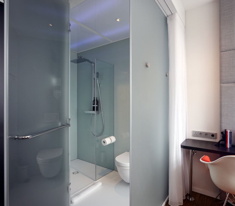 citizenM Amstel Amsterdam Room, 1 King Bed (Mobility Accessible, Roll-In Shower) 5