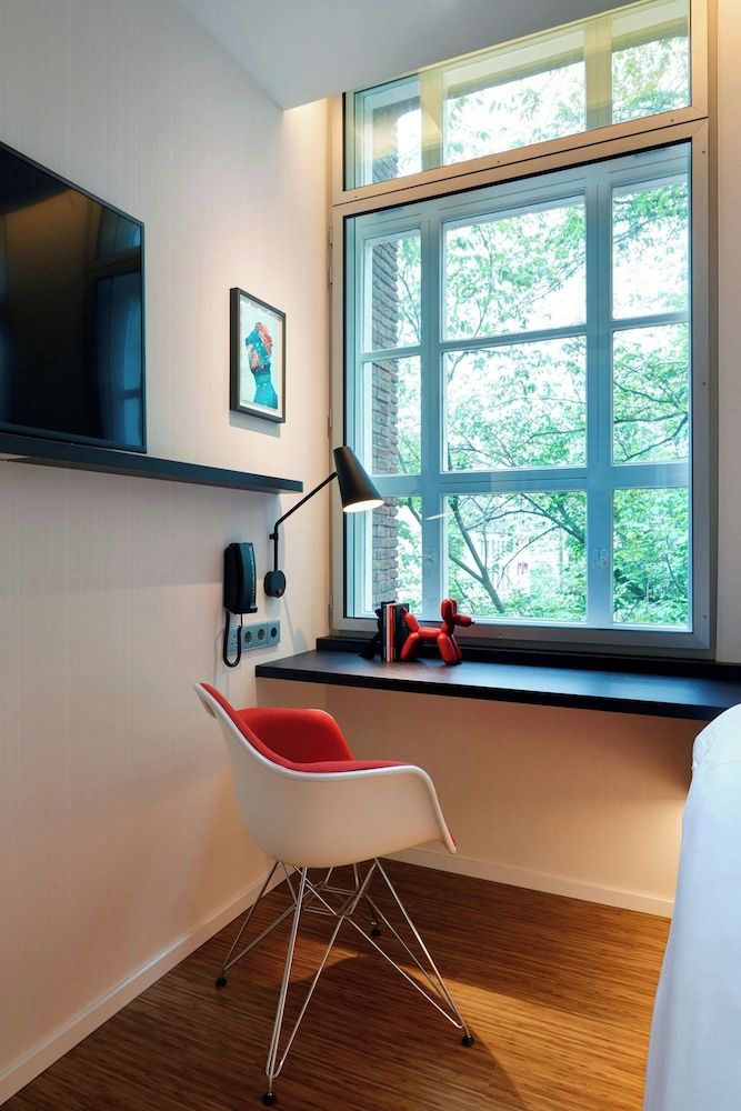 citizenM Amstel Amsterdam Room, 1 King Bed 8