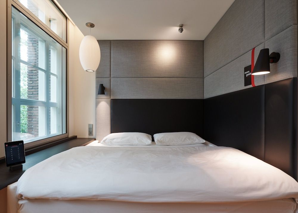 citizenM Amstel Amsterdam Room, 1 King Bed 4