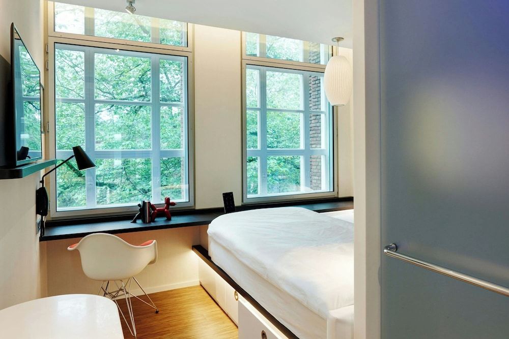 citizenM Amstel Amsterdam Room, 1 King Bed 7