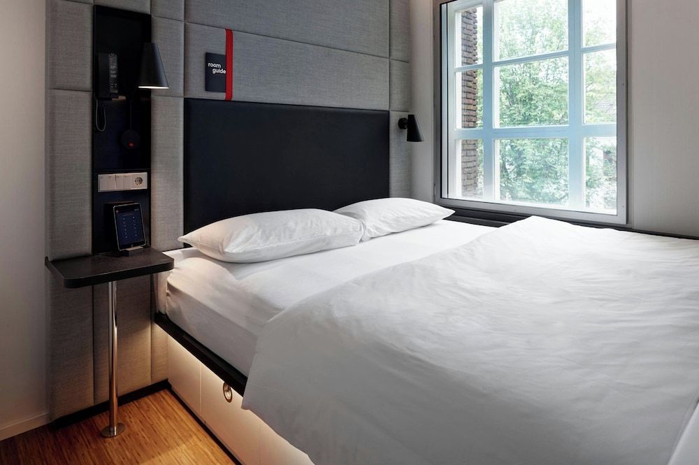 citizenM Amstel Amsterdam Room, 1 King Bed (Mobility Accessible, Roll-In Shower) 3