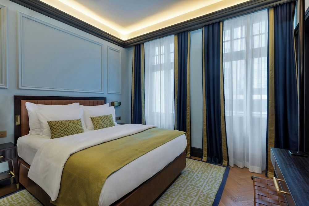 LUME Boutique Hotel, Autograph Collection Deluxe Room, 1 King Bed 2