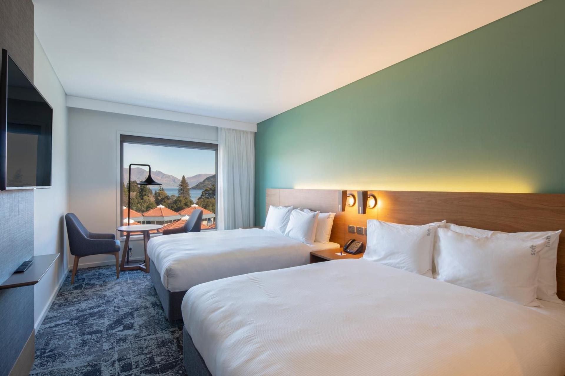 2 Queen Standard Mountain View with Free Breakfast
