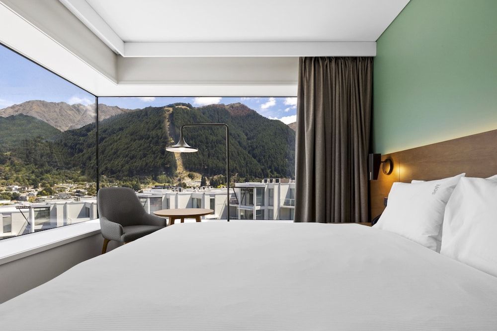 Standard Room, 1 King Bed (with Free Breakfast)