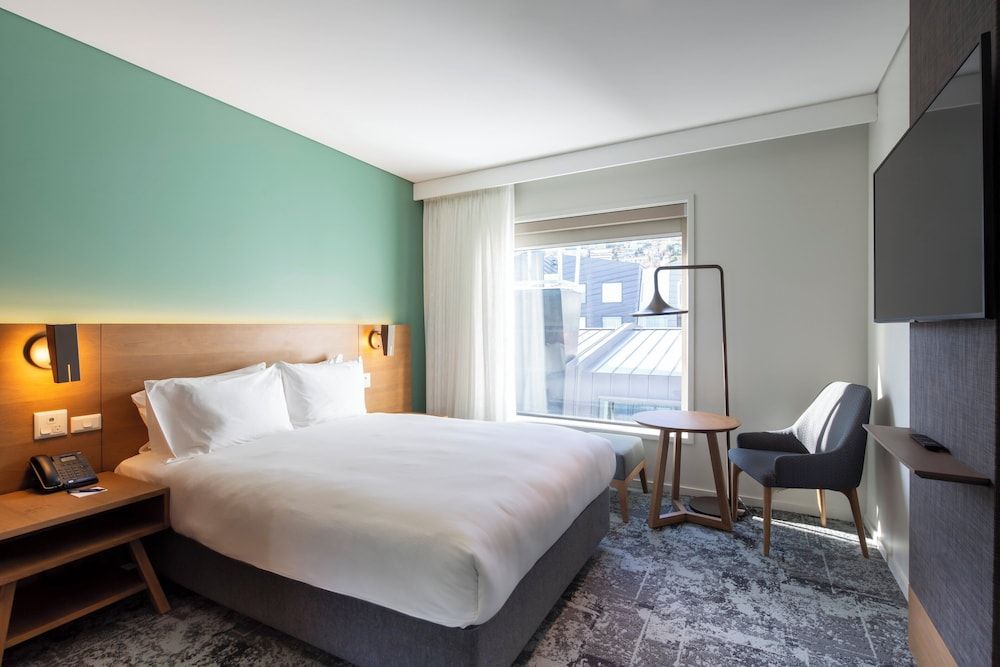 Standard Room, 1 King Bed, Mountain View (with Free Breakfast)