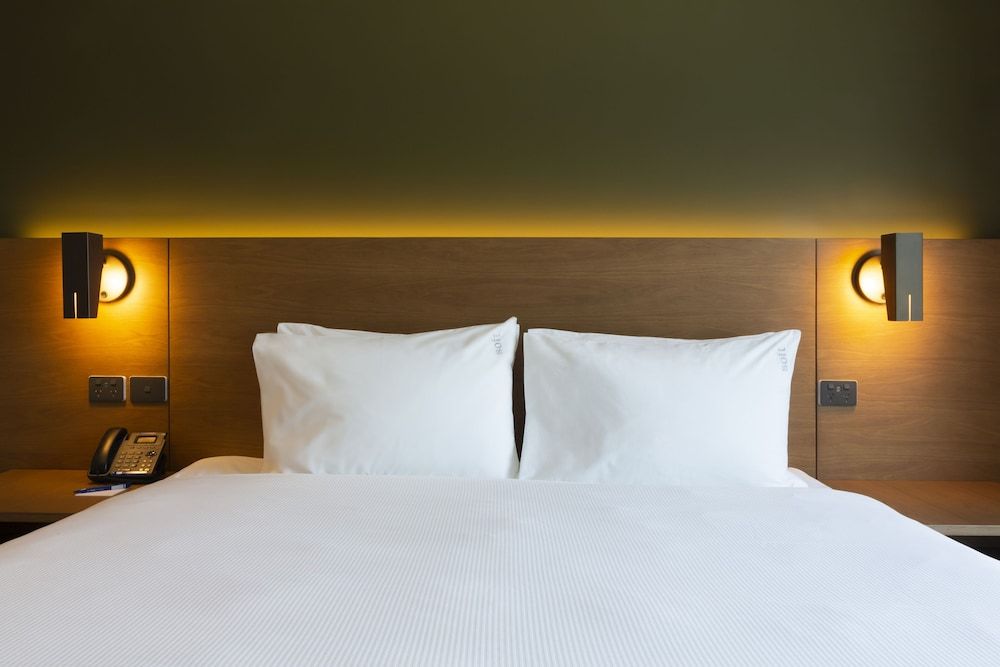 Standard Room, 1 King Bed, Mountain View (with Free Breakfast)