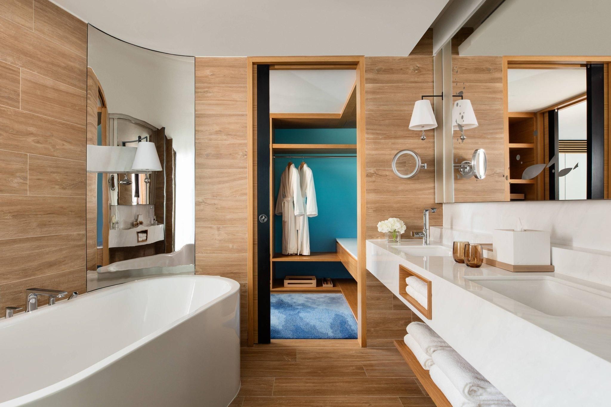 M Club lounge access, 1 Bedroom Larger Suite, 1 King