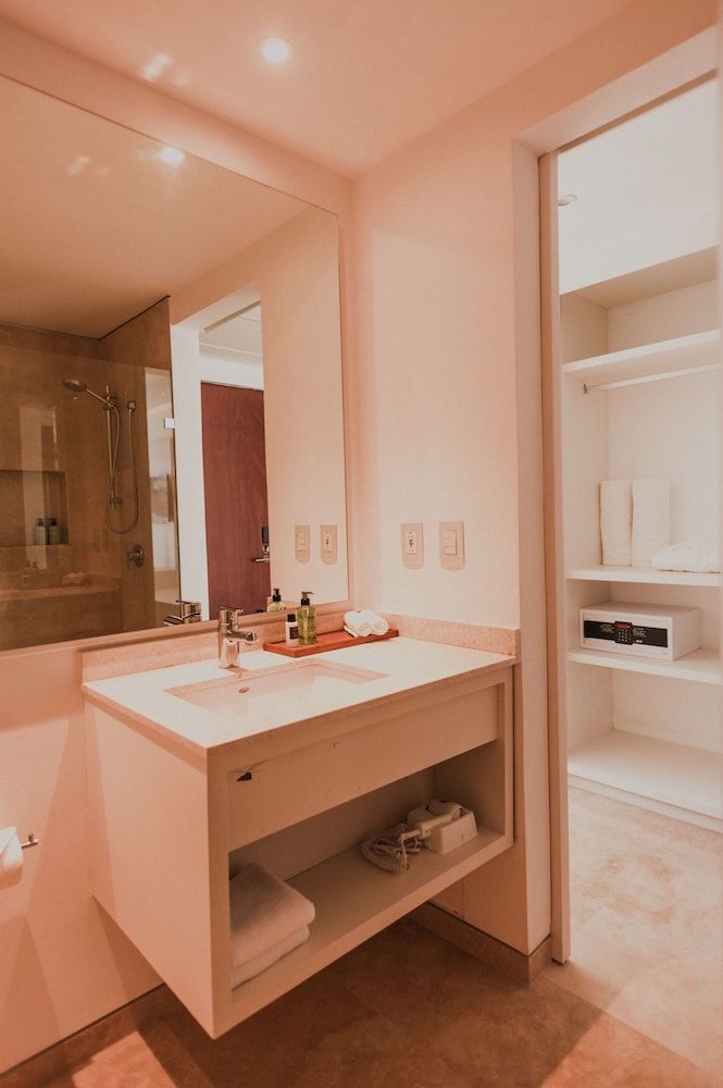 Antera Hotel & Residences Deluxe Double Room, Balcony 6