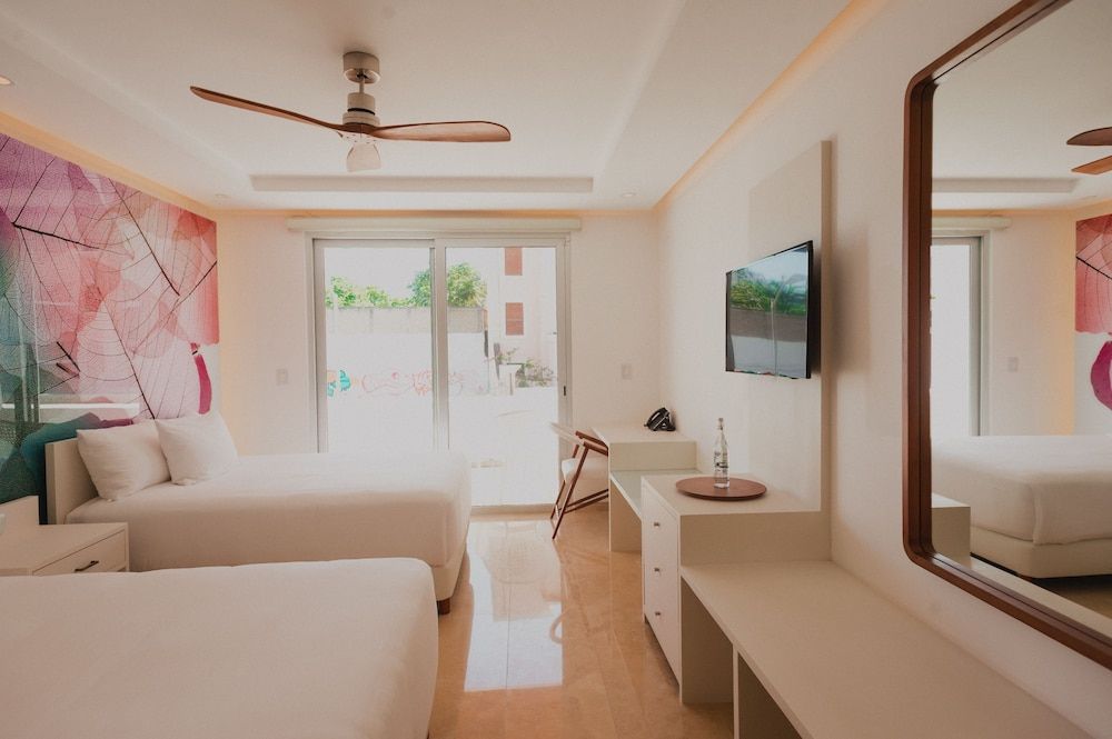 Antera Hotel & Residences Deluxe Quadruple Room, 2 Double Beds, Balcony 7