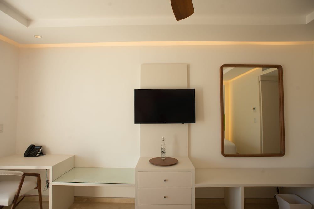 Antera Hotel & Residences Deluxe Quadruple Room, 2 Double Beds, Balcony 9