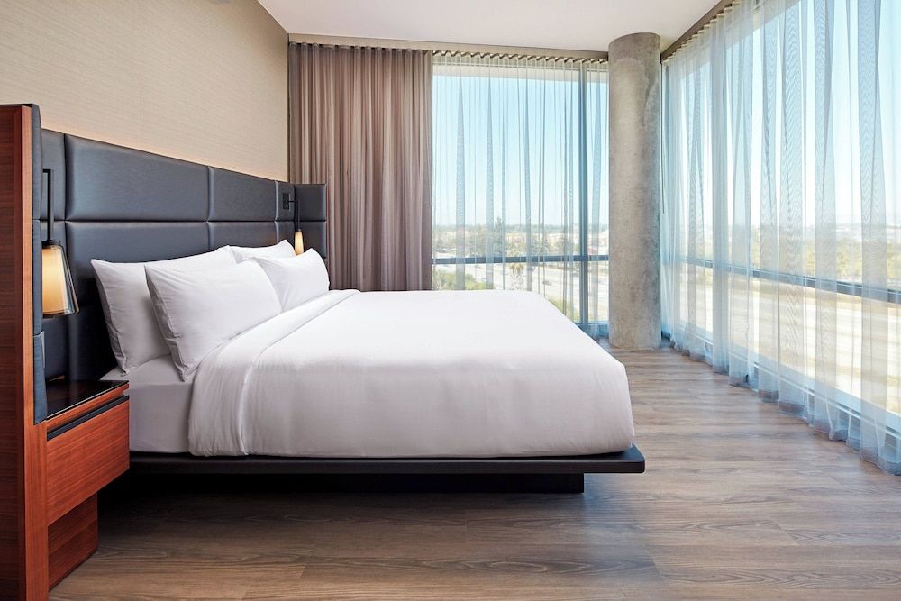 Suite, 1 Bedroom, Corner