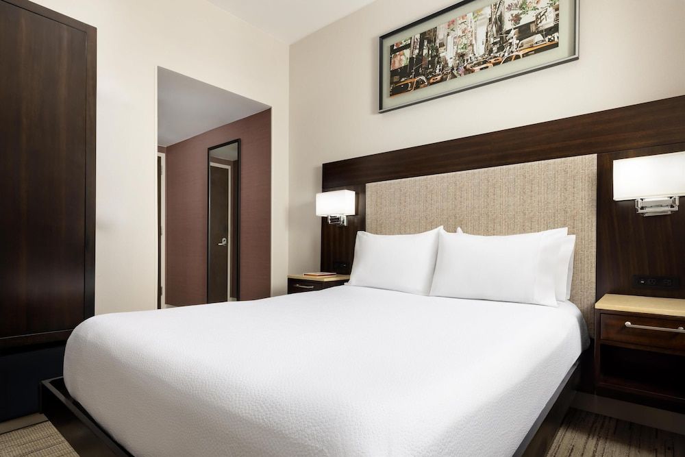 Hilton Garden Inn New York/Times Square Central Room, 1 Queen Bed, Accessible (Hearing)