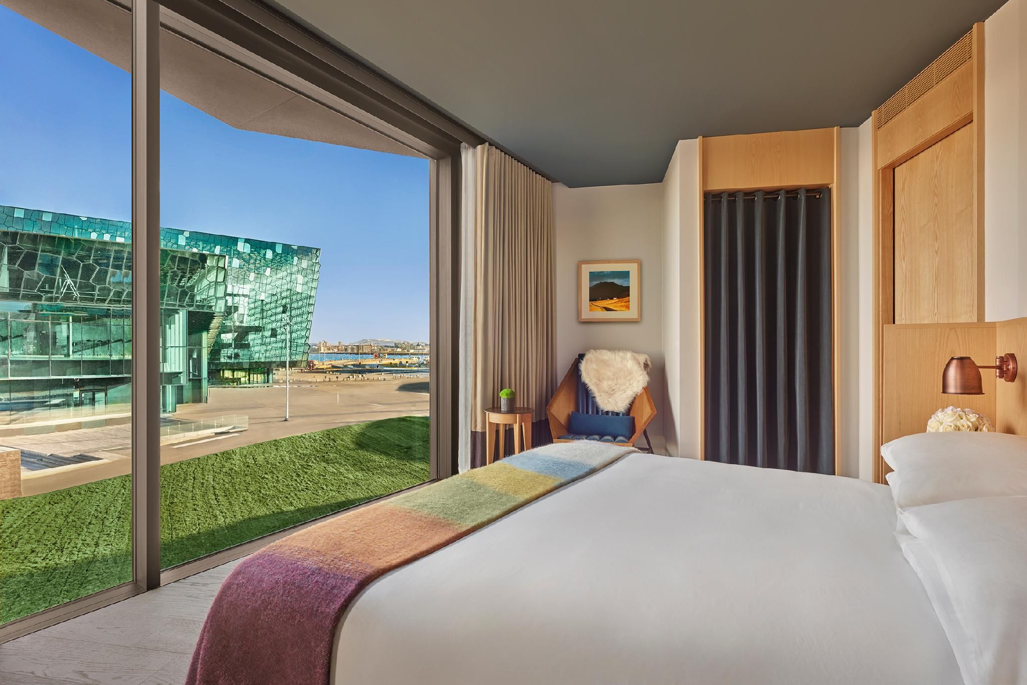 Deluxe Double Queen, Guest room, 2 Queen, Scenic view