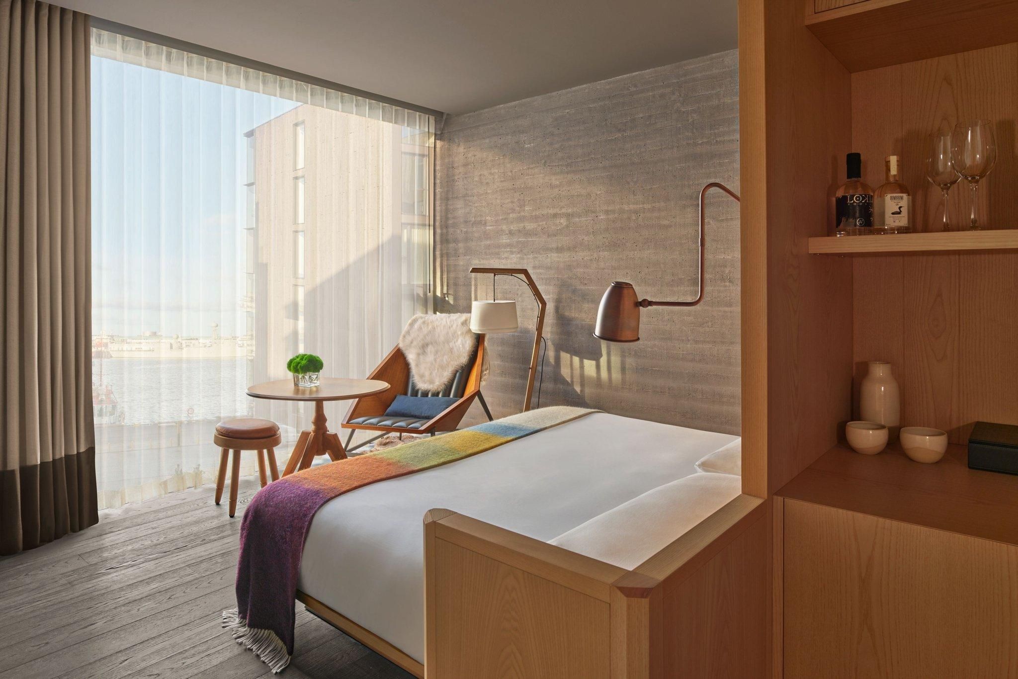Superior King, Guest room, 1 King, Courtyard view, High floor