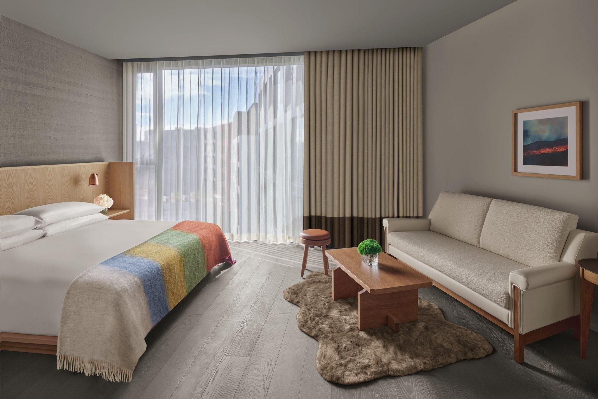 Loft King, Larger Guest room, 1 King, Courtyard view