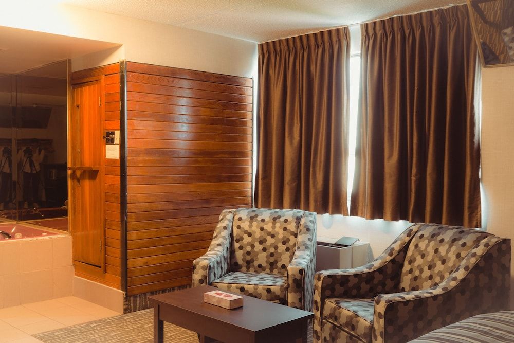 undefined Deluxe Inn