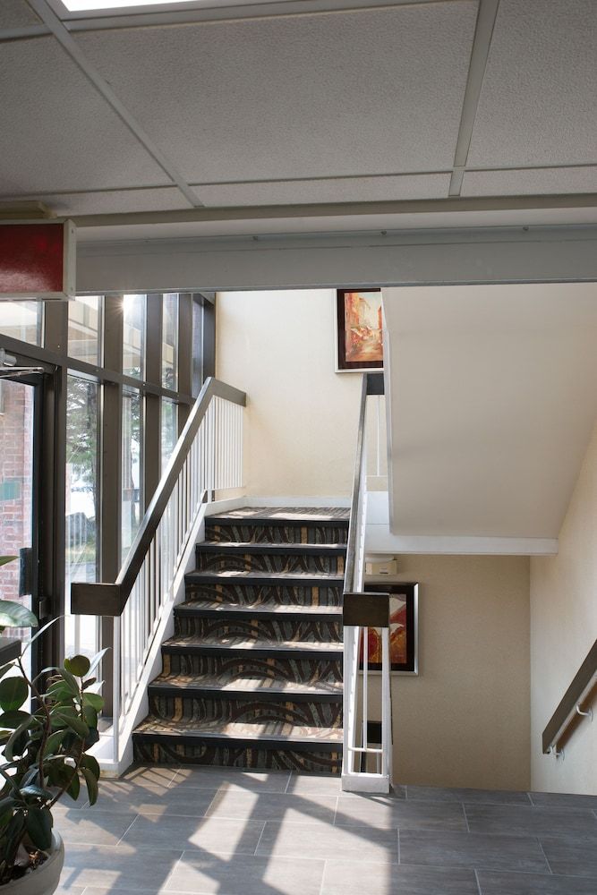 undefined Deluxe Inn 9