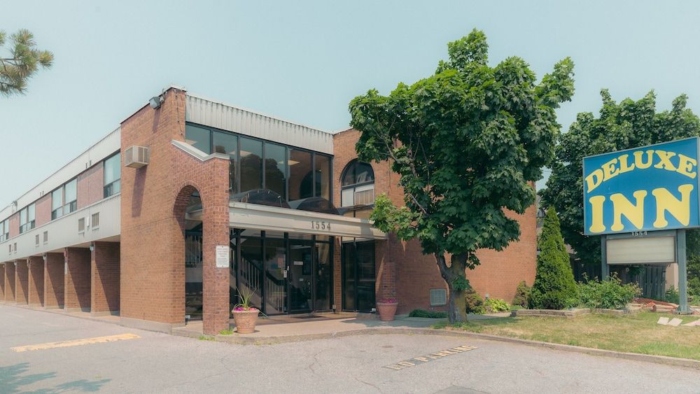 undefined Deluxe Inn 2