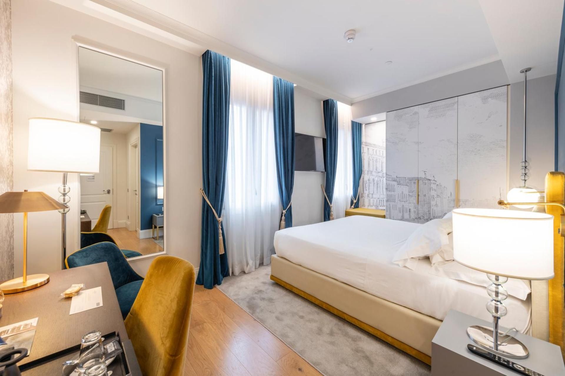 H10 Palazzo Canova City Superior View 2