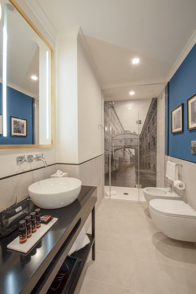 H10 Palazzo Canova Superior Room 6