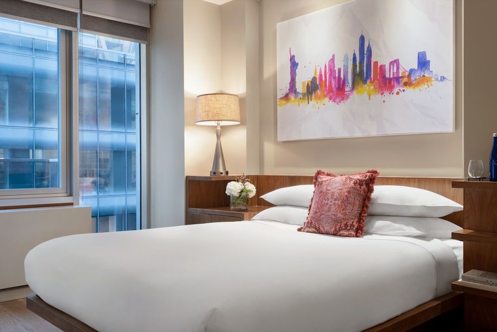 The Gotham Hotel Deluxe Room, 1 Queen Bed, City View (METRO QUEEN) 2