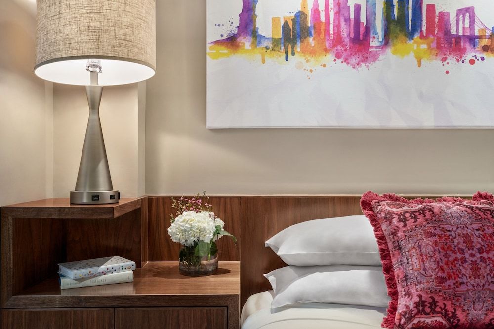 The Gotham Hotel Deluxe Room, 1 Queen Bed, City View (METRO QUEEN) 3