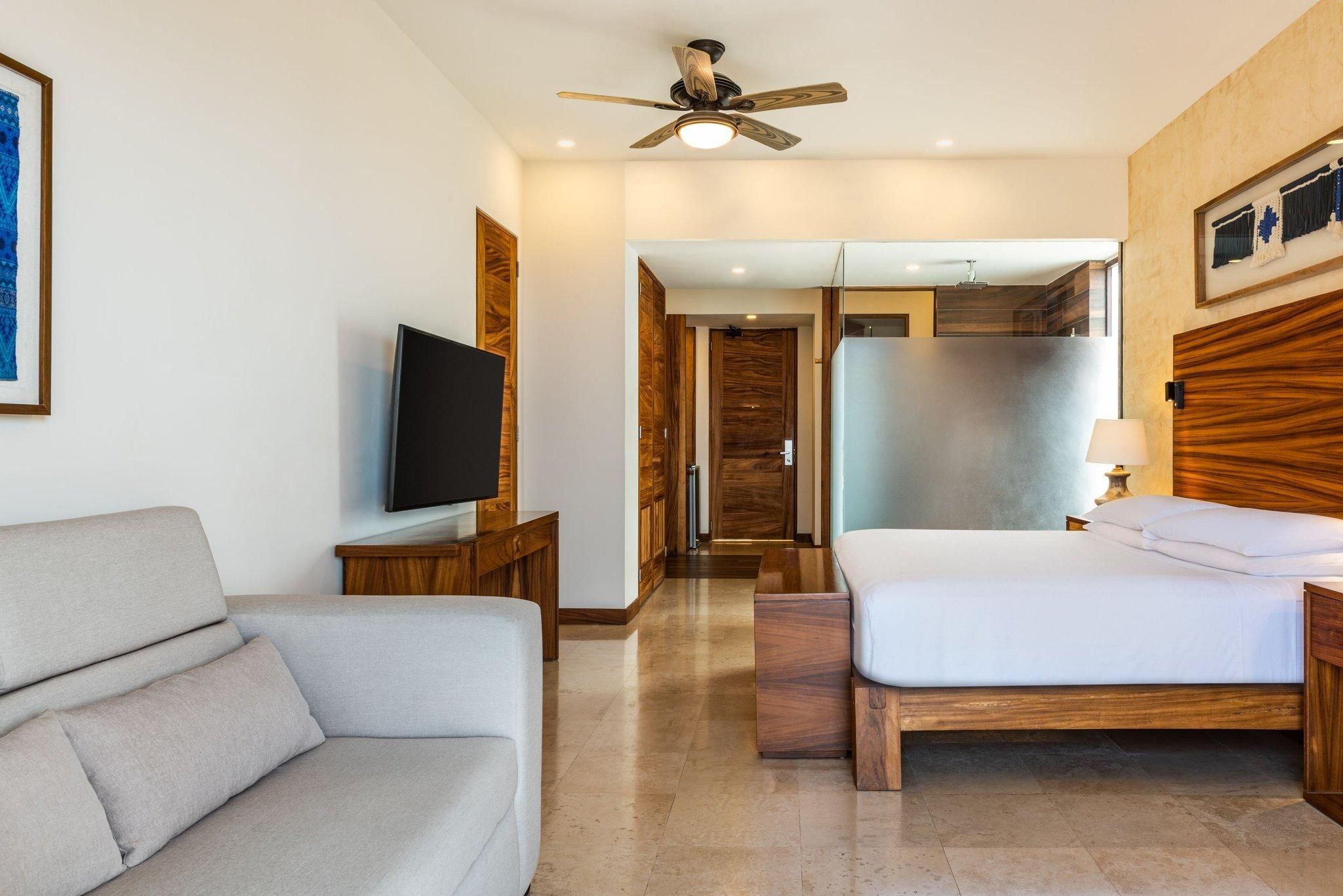 Deluxe Bay View All-Inclusive Guest room 1 King and Sofa bed Balcony