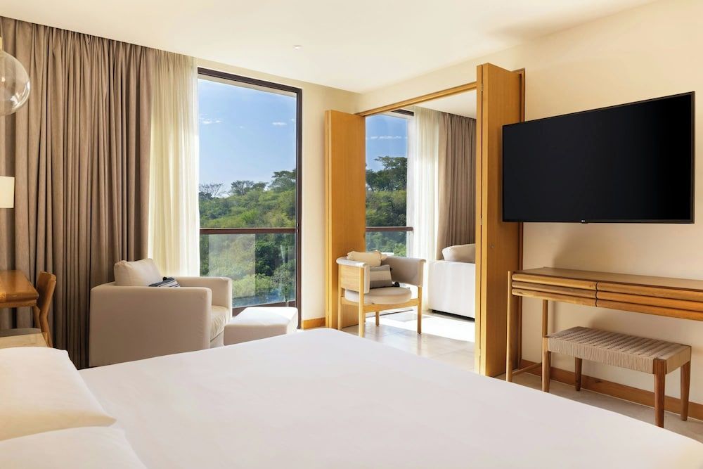 Suite, 1 King Bed with Sofa bed, Mountain View (Master, All-Inclusive, Torre Zafiro)