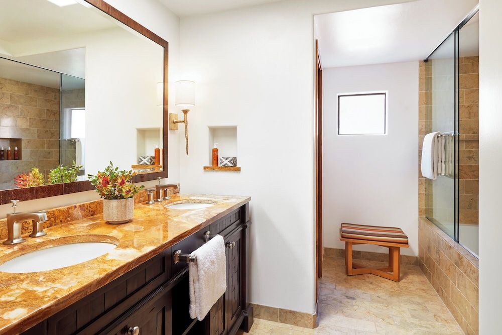 Enchantment Suite, 2 Bedrooms (Hacienda 1 King + 2 Queen) 2