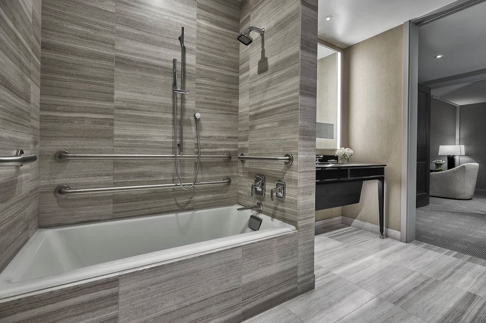 Four Seasons Hotel One Dalton Street, Boston Deluxe Room, 1 King Bed, Accessible 4