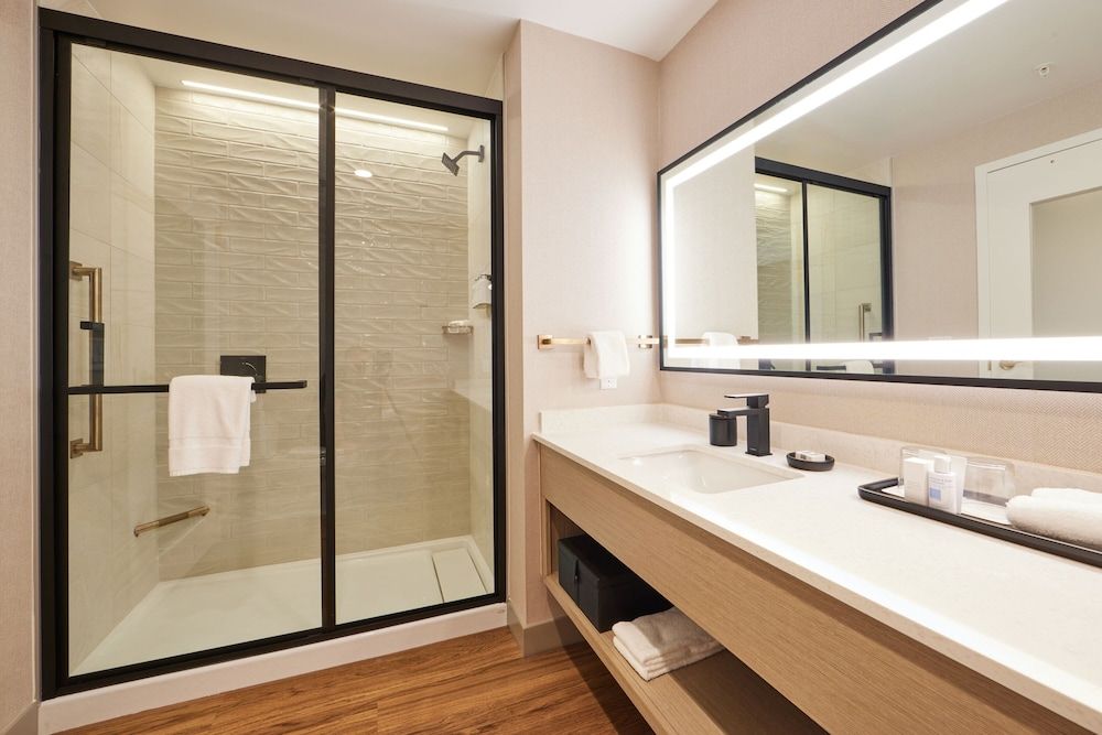 Hotel Effie Sandestin, Autograph Collection Standard Room, 1 King Bed (Hearing Accessible) 3