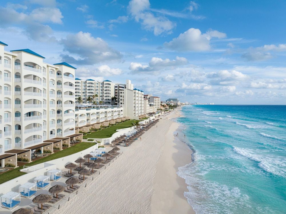 undefined Hilton Cancun Mar Caribe All-Inclusive Resort 2